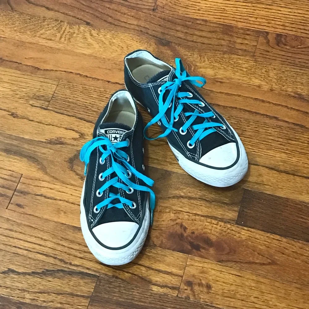 Converse All Stars Fashion Sneakers Shoes Boys Size 4 Girls Size 6 Smoke Free
